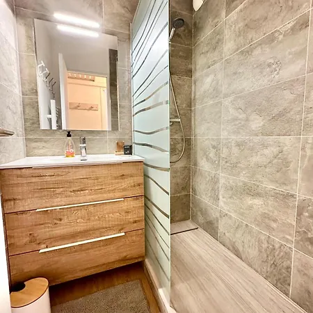 Au Coeur D'antibes - Clim, Piscine Et Parking 昂蒂布