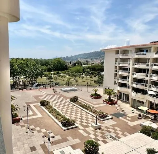 Au Coeur D'antibes - Clim, Piscine Et Parking 昂蒂布