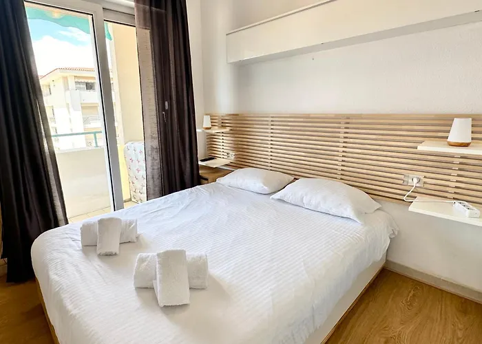 公寓 Au Coeur D'antibes - Clim, Piscine Et Parking 昂蒂布